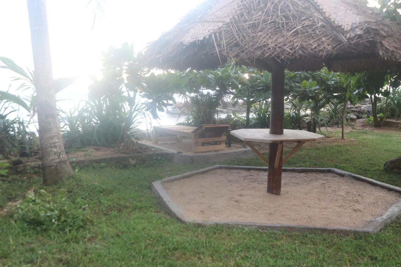 Beach Rip Rap Cabana And Guest Hotel Galle Ngoại thất bức ảnh