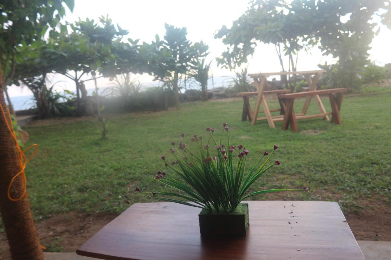 Beach Rip Rap Cabana And Guest Hotel Galle Ngoại thất bức ảnh