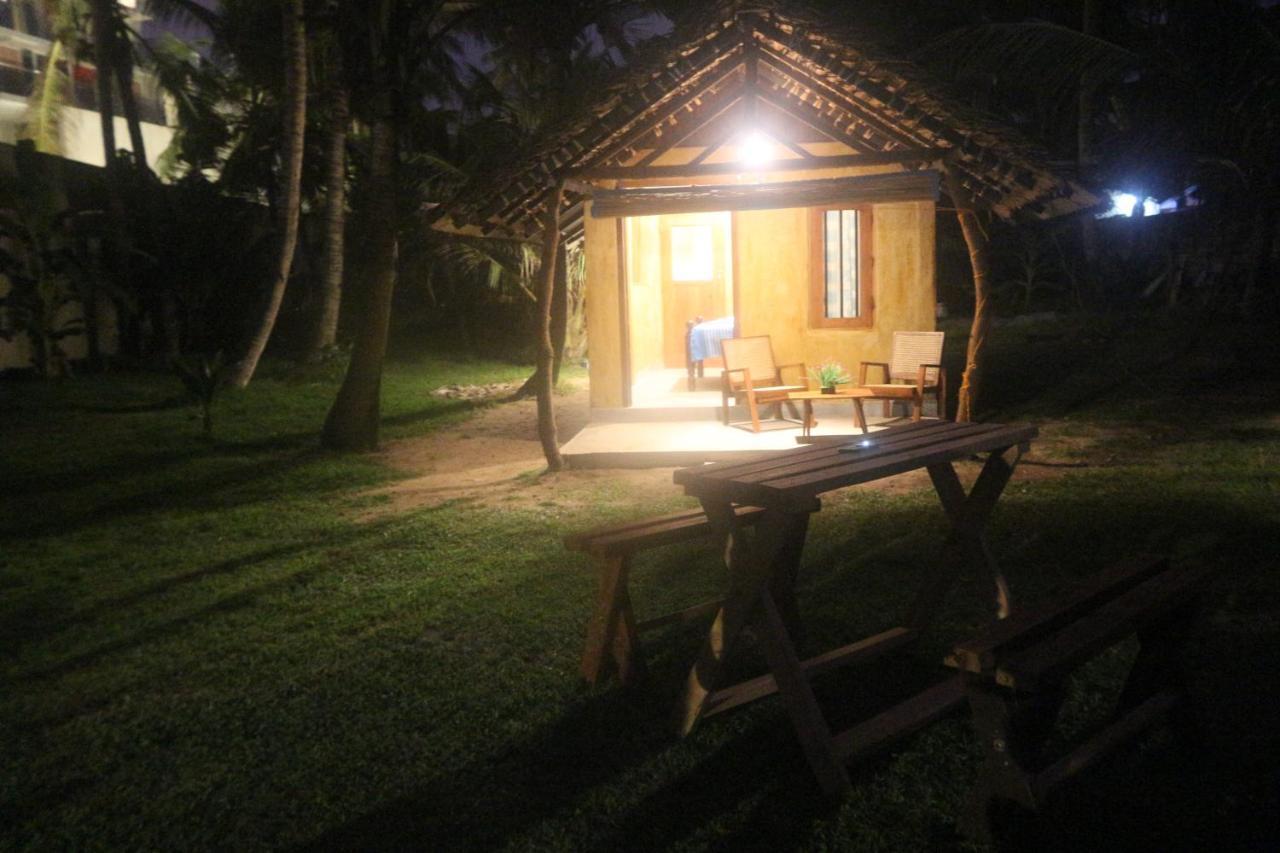 Beach Rip Rap Cabana And Guest Hotel Galle Ngoại thất bức ảnh