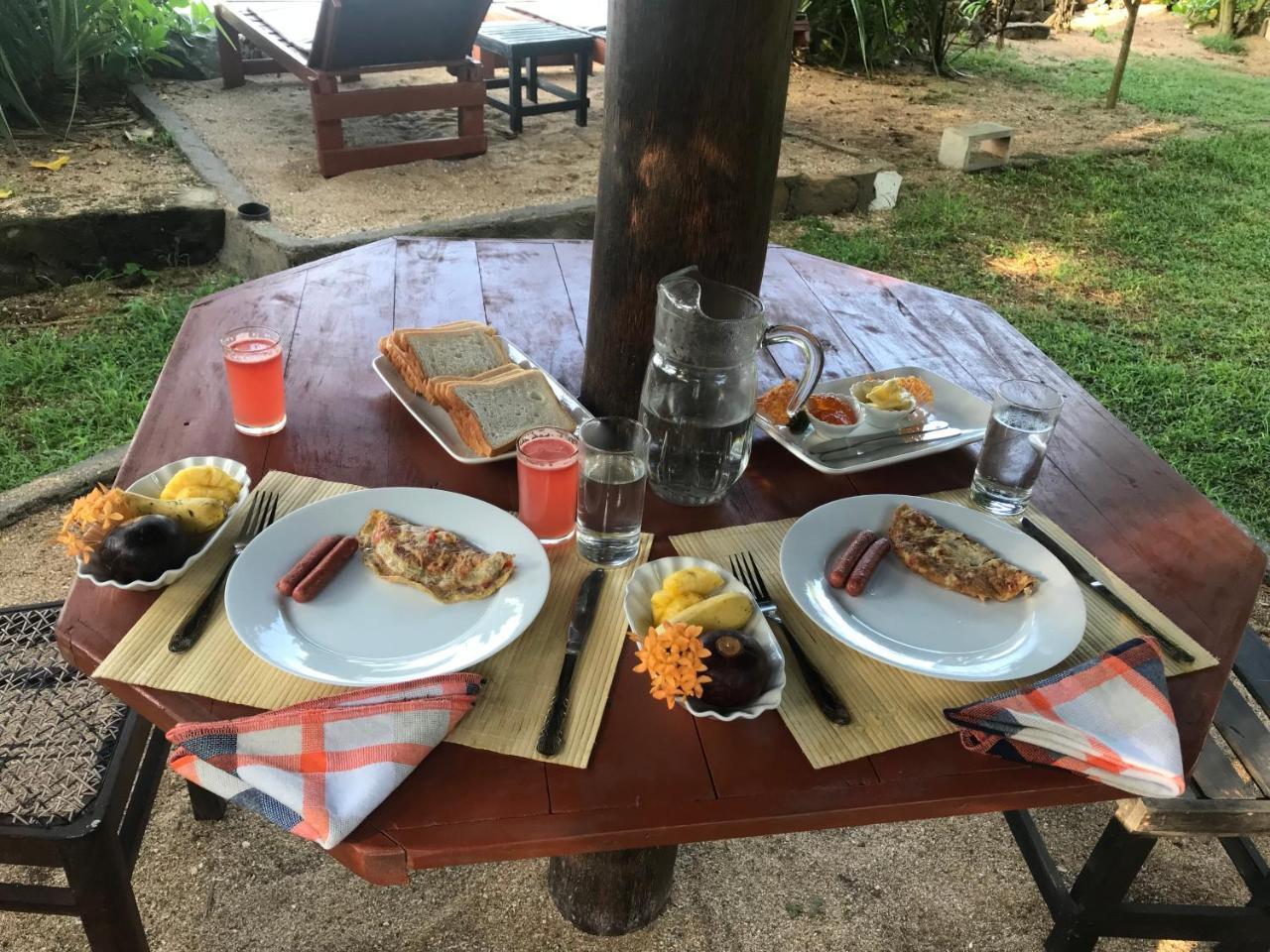 Beach Rip Rap Cabana And Guest Hotel Galle Ngoại thất bức ảnh